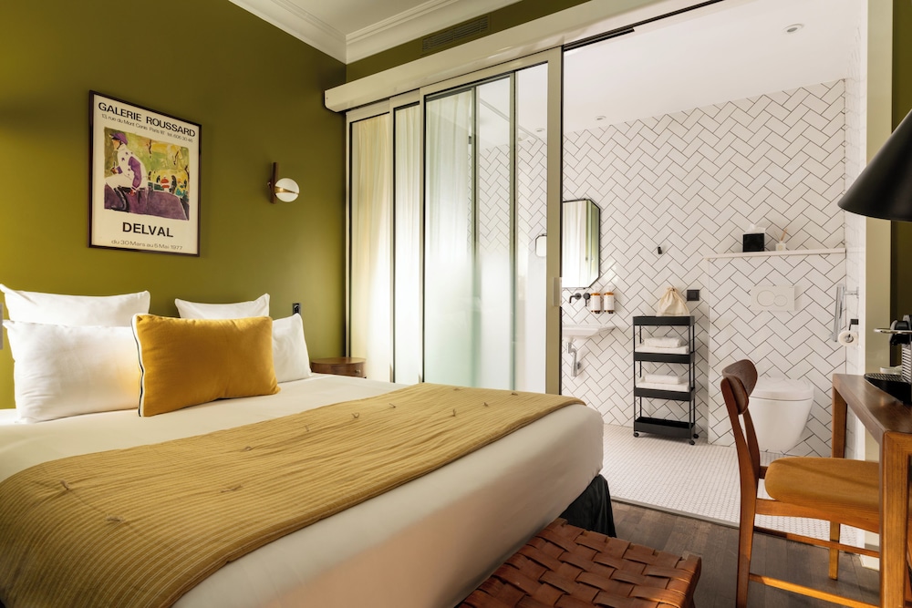 SUPERIOR, DOUBLE BED