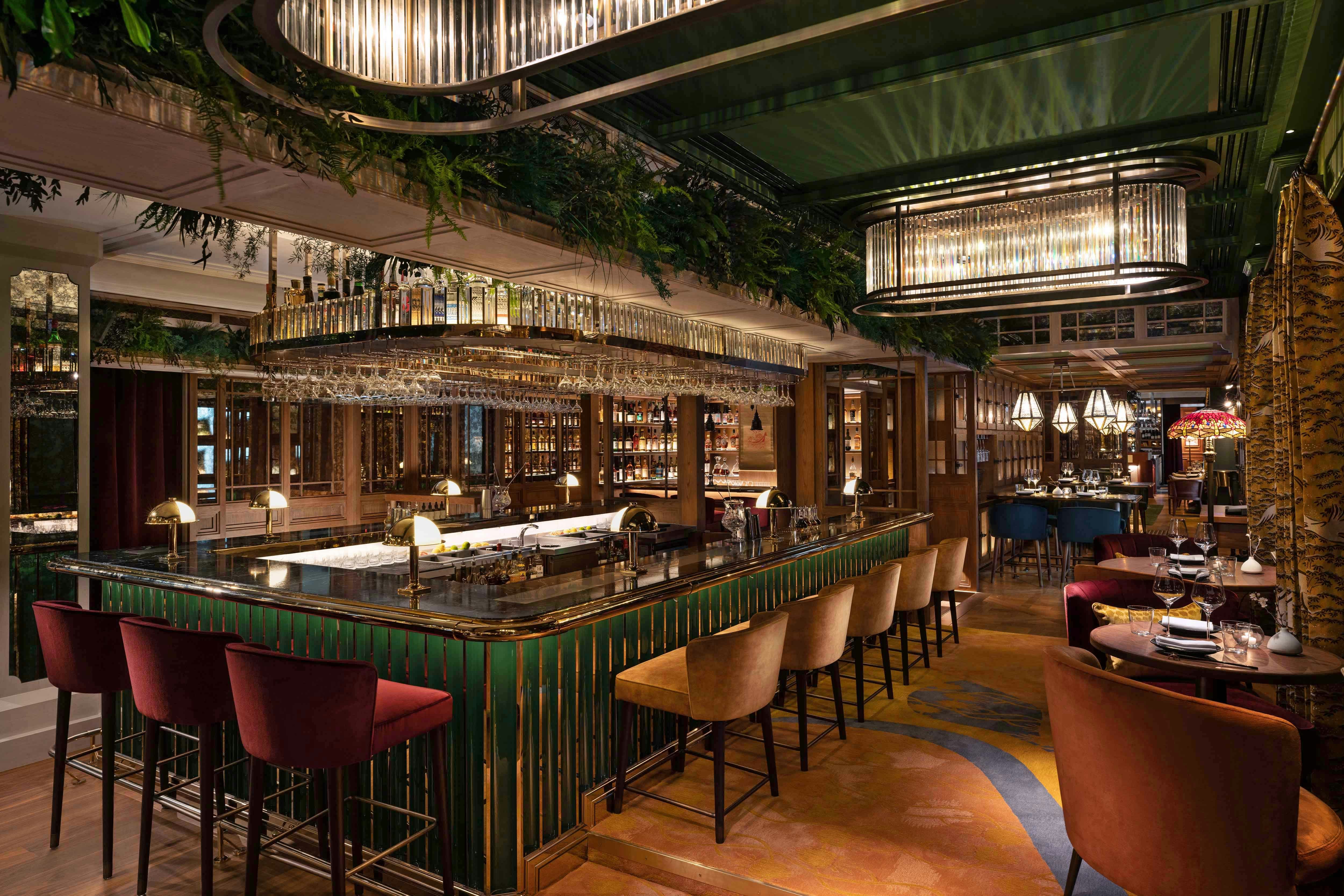 Mandarin Oriental Hong Kong 62/81