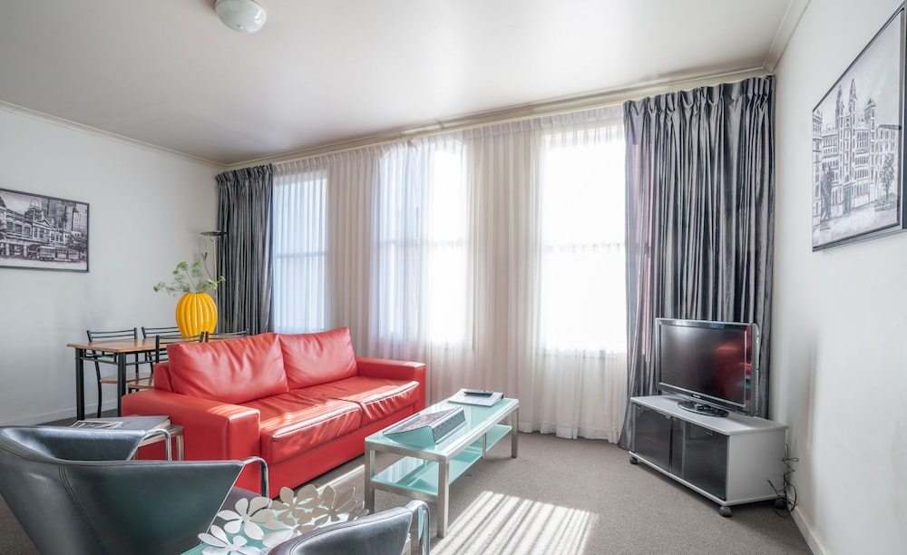Carlton Clocktower Apartments 40/63