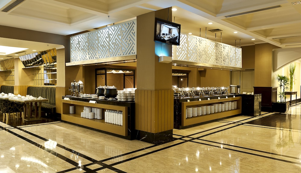 Royal Kuningan Hotel 4/60