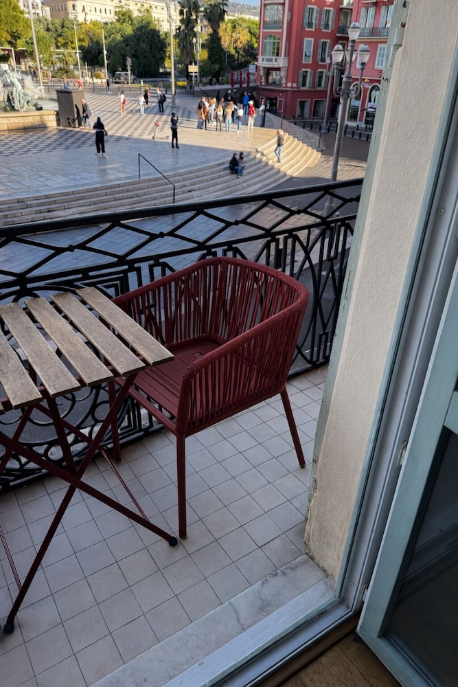 Hotel De La Mer 37/50