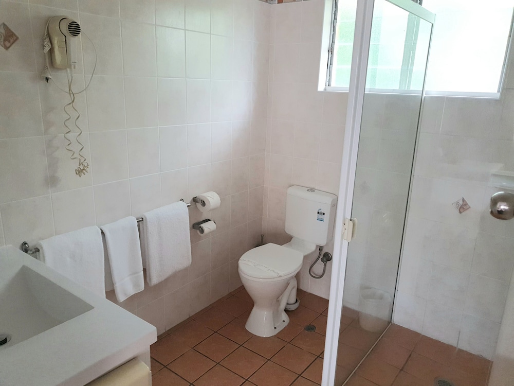 Mcnevin S Maryborough Motel 21/69