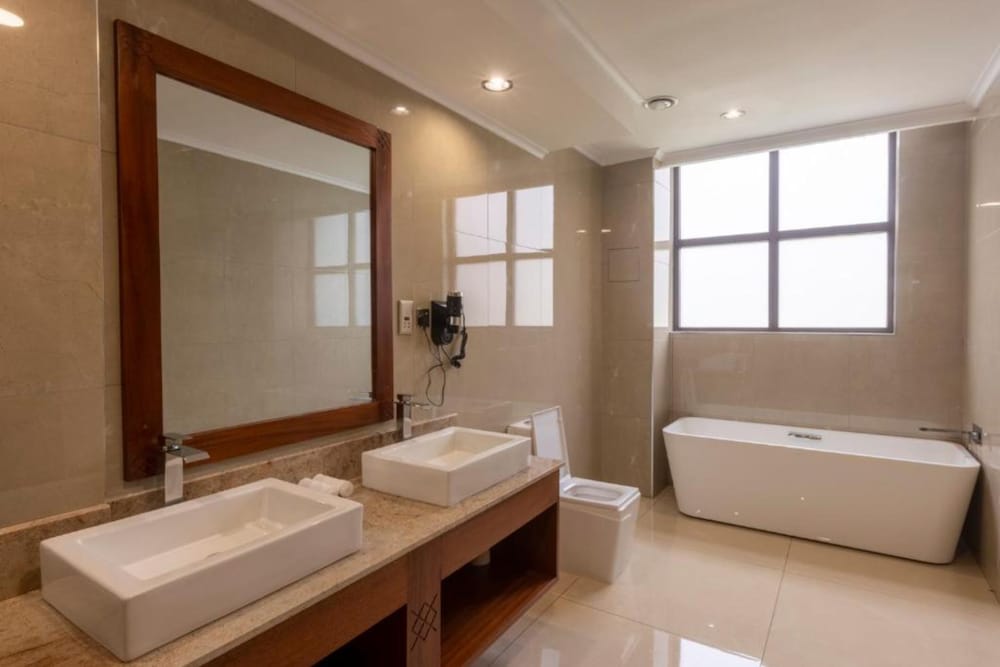 Hermosa Garden Hotel & SPA 32/34