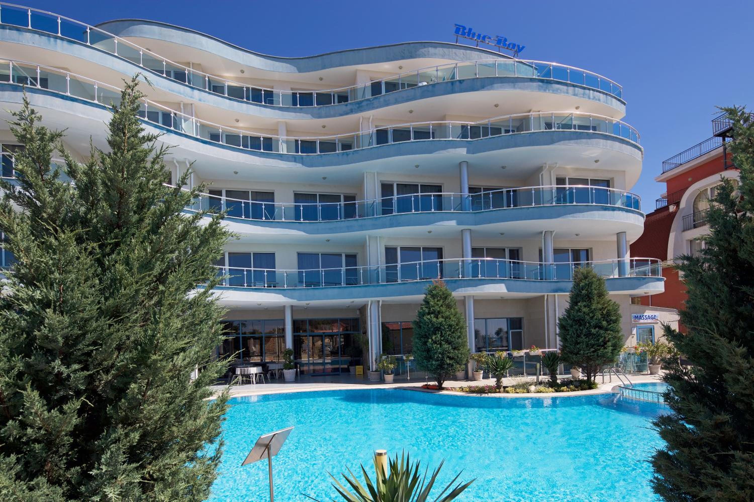 Blue Bay Hotel 4/50