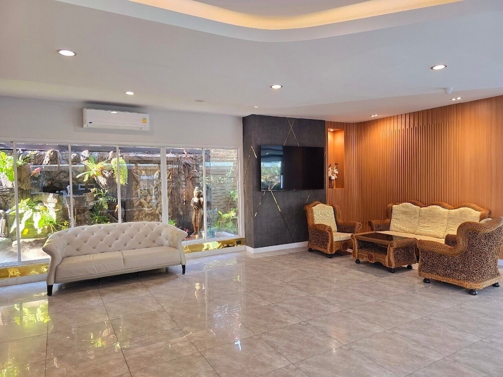 LHC Hotel and Resort 56/75