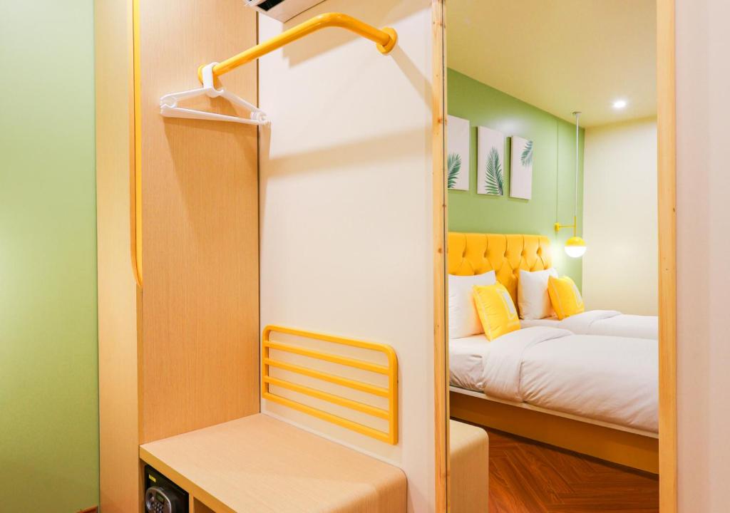 Bloom Hotel - Golf Course Road, Sector 43 23/42