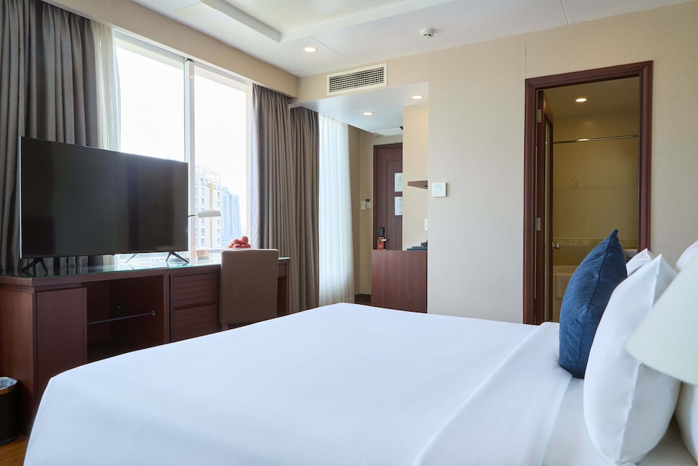 غرفة غراند بسرير كوين بإطلالة على المدينة، Kin Hotel Thi Sach Edition 7/10