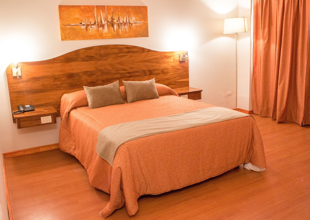 ROOM, SINGLE