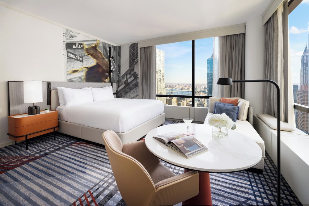 DELUXE, KING BED, CITY VIEW, CORNER