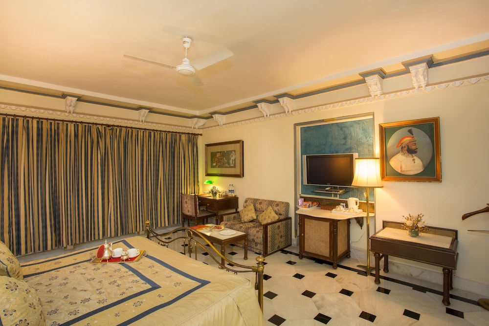 Shiv Niwas Palace 34/71