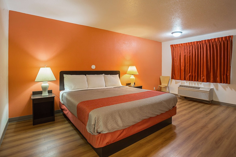 Motel6 Brinkley, AR 33/59