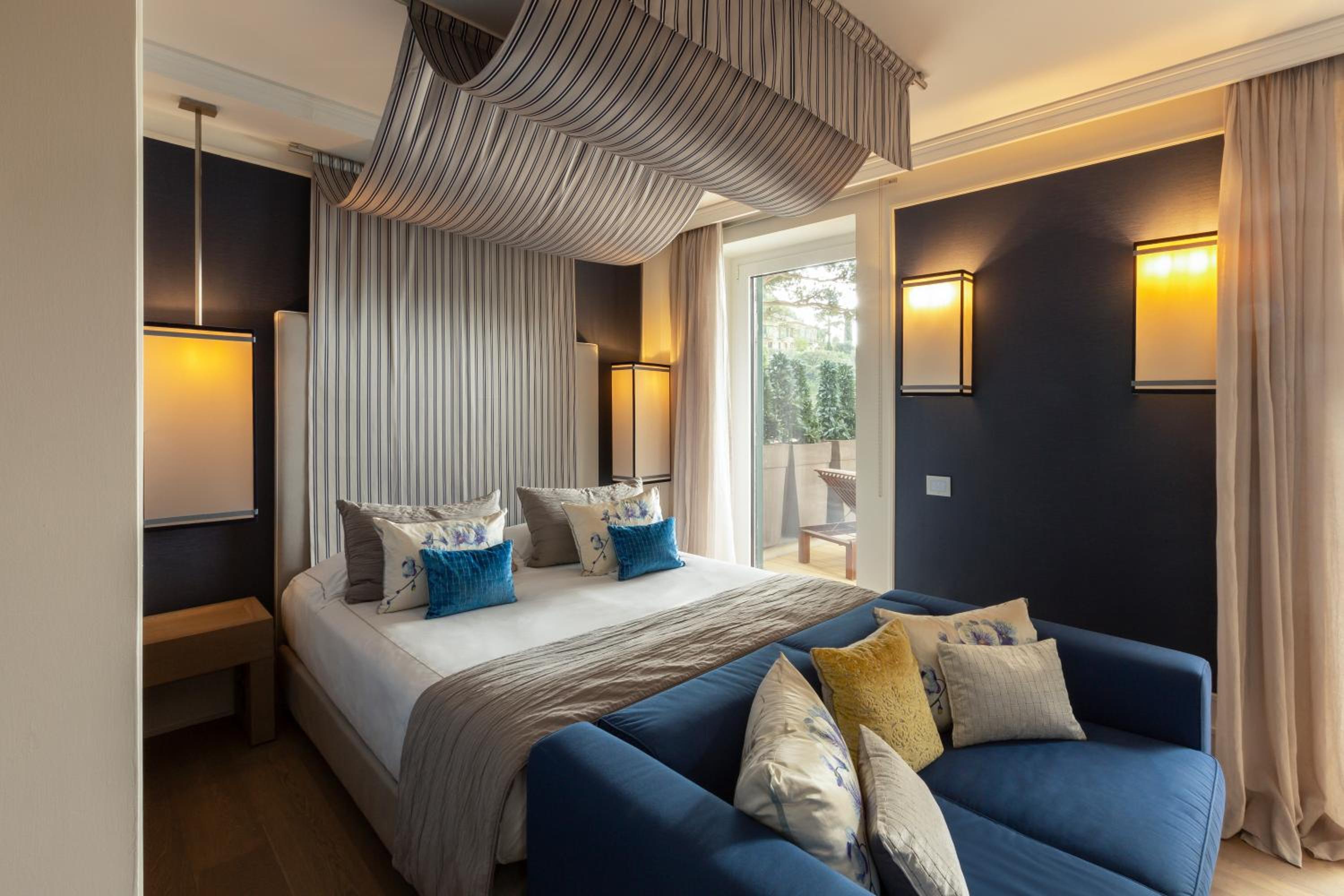 DELUXE, DOUBLE BED, SEA VIEW