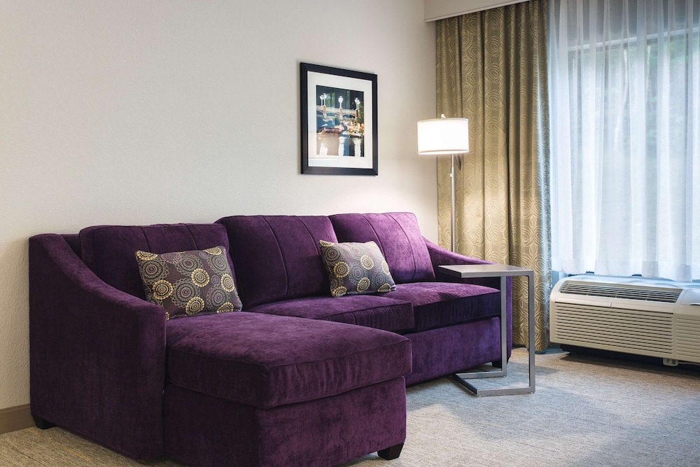 Hampton Inn and Suites Knoxville Papermill Drive 27/41