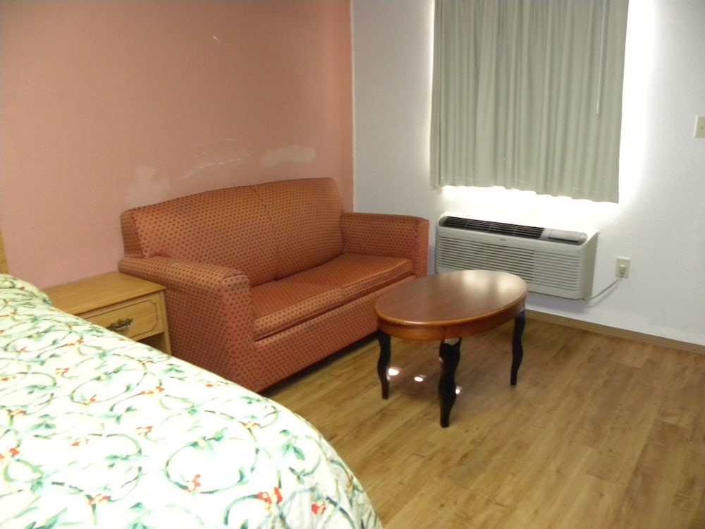 Guest Inn Rogers 38/67