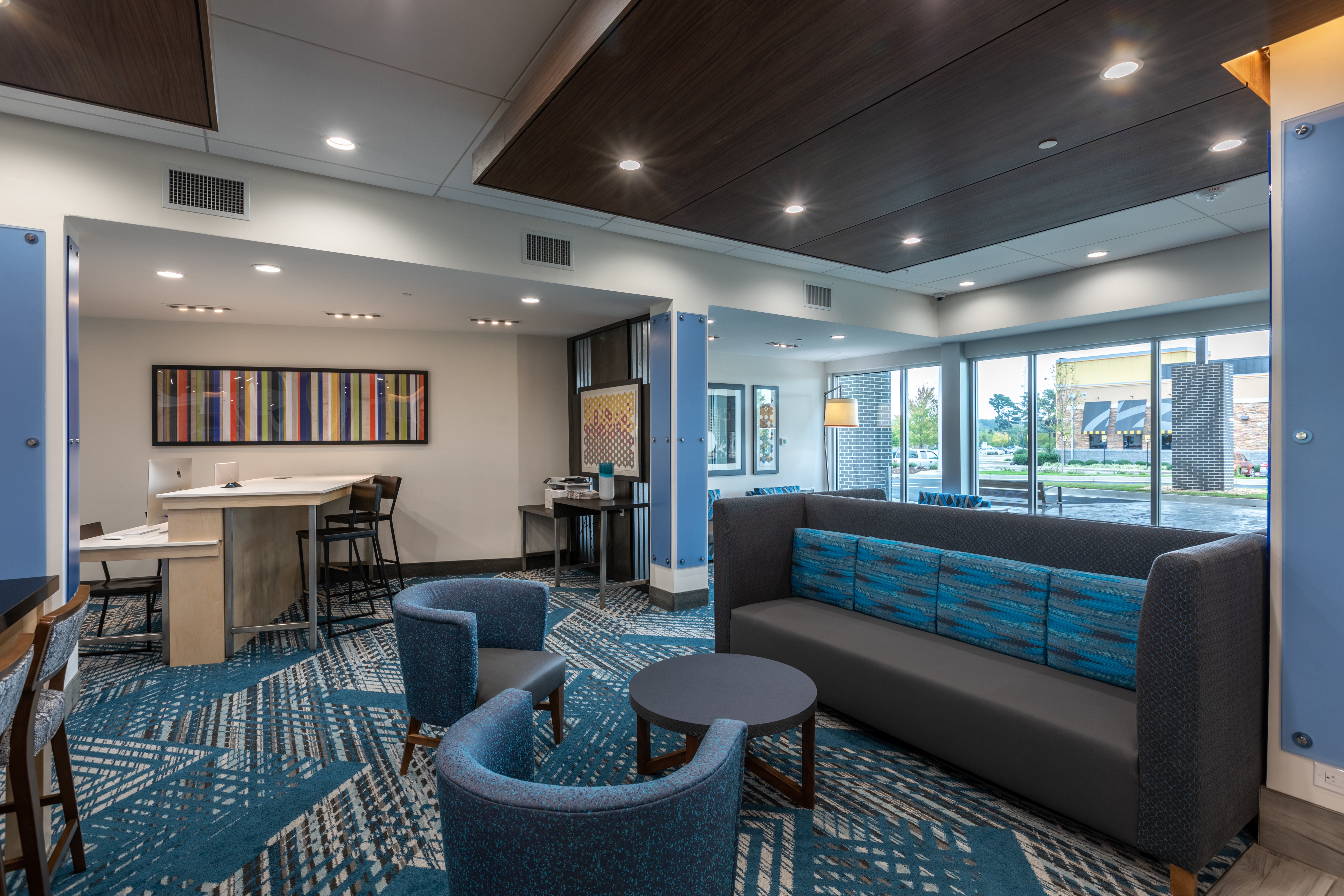 Holiday Inn Express Suites Gainesville Lake Lanier Area 36/59