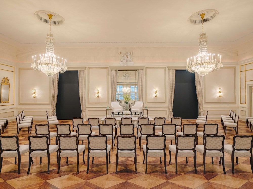 Fairmont Vier Jahreszeiten 68/75