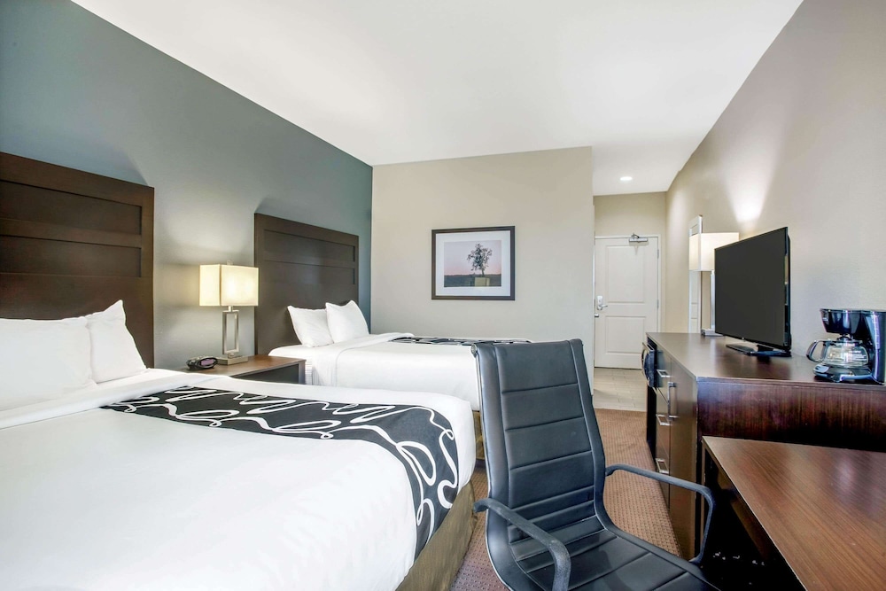 Room, 2 Queen Beds, Country Side View