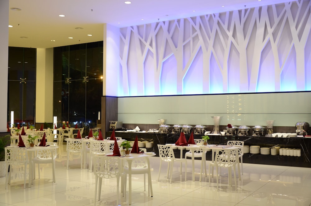 Grand Alora Hotel 43/49