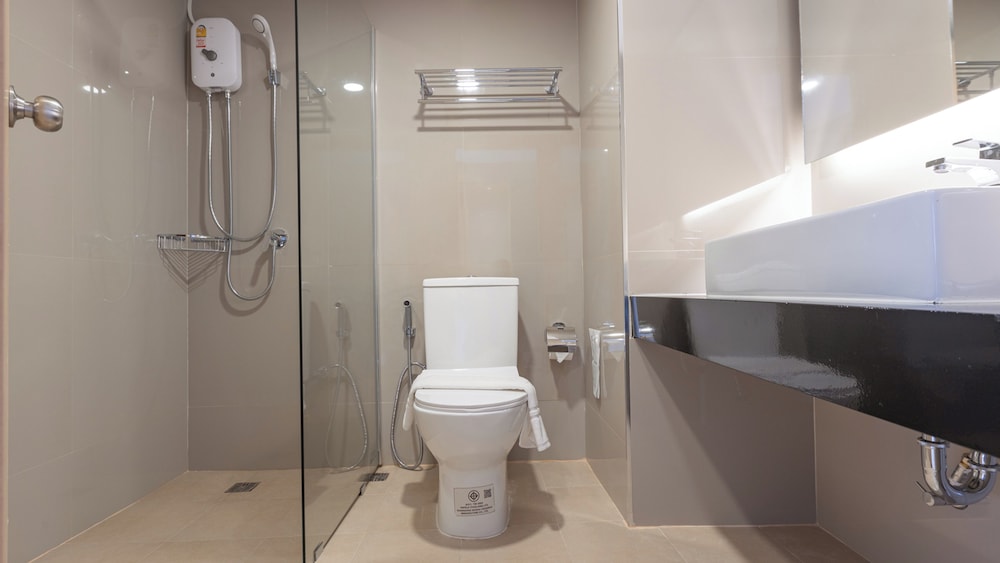 B2 Surat Thani Boutique & Budget Hotel 43/44