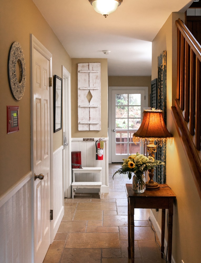 J Patrick House Bed And Breakfast Inn 51/65