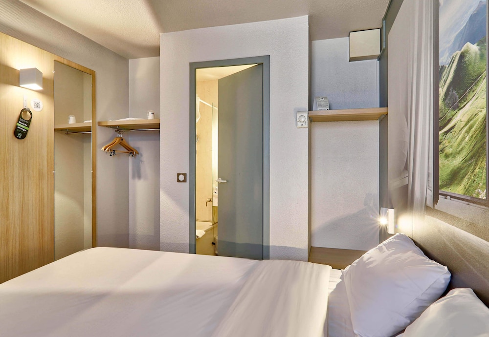ROOM, DOUBLE BED