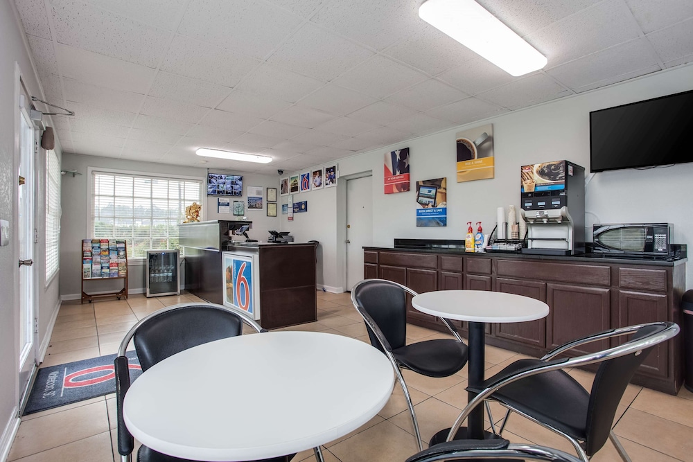 Motel6 Walterboro, SC 26/37