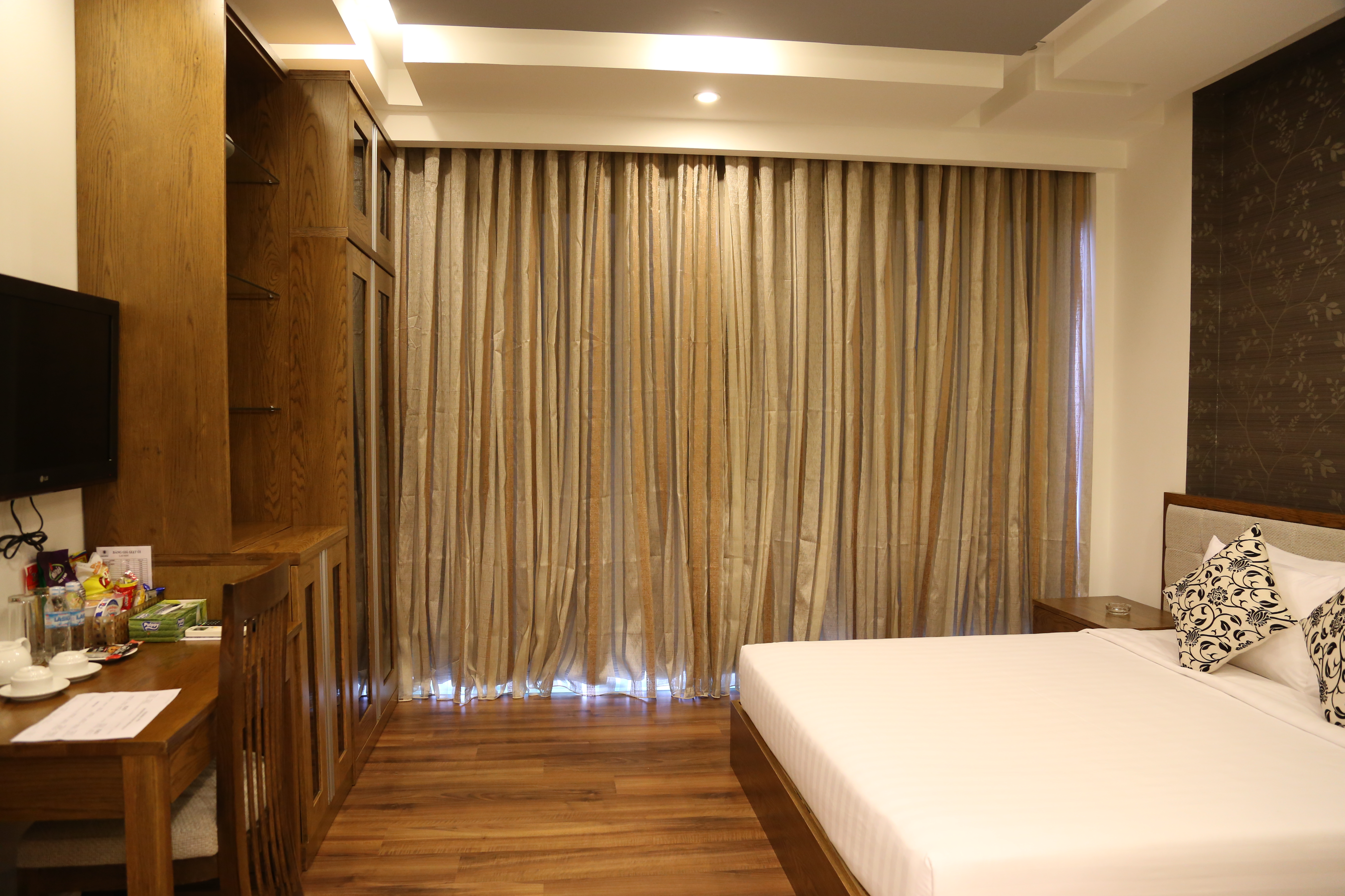 Valentine Hotel 22/36