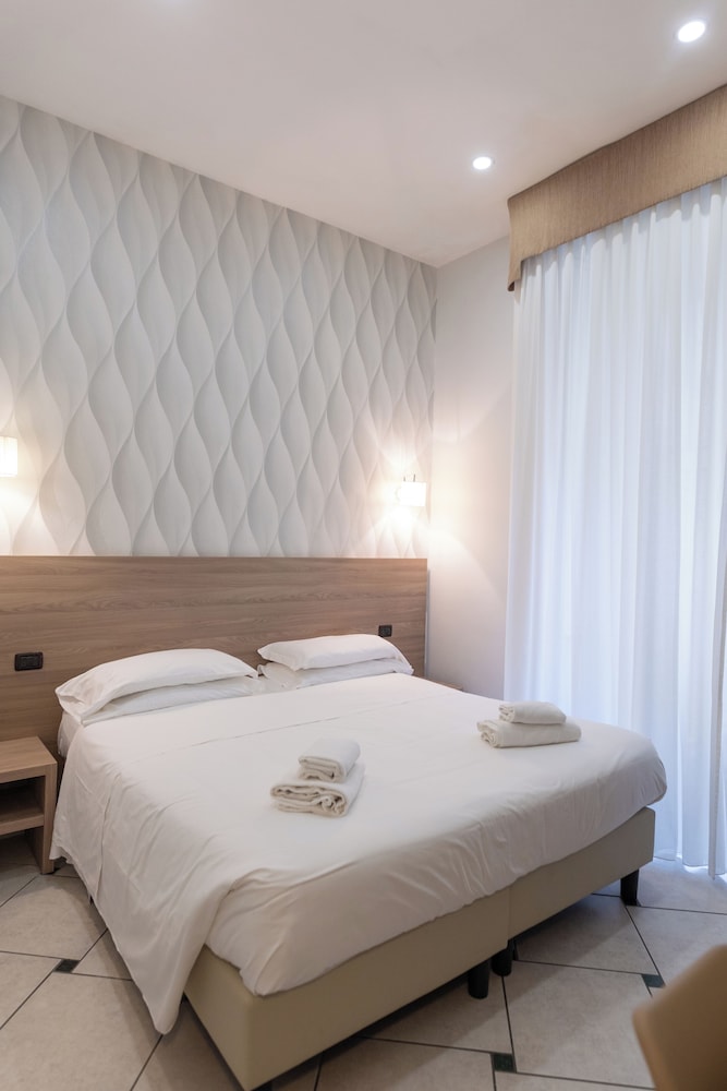 Garibaldi Hotel 20/48