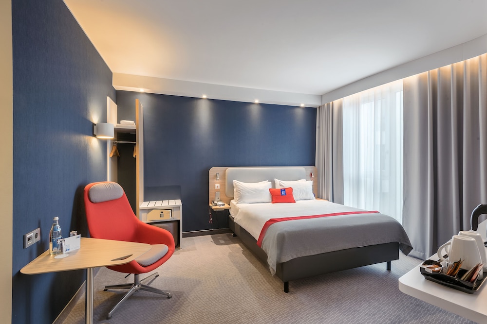 HOLIDAY INN EXPRESS SIEGEN 43/79