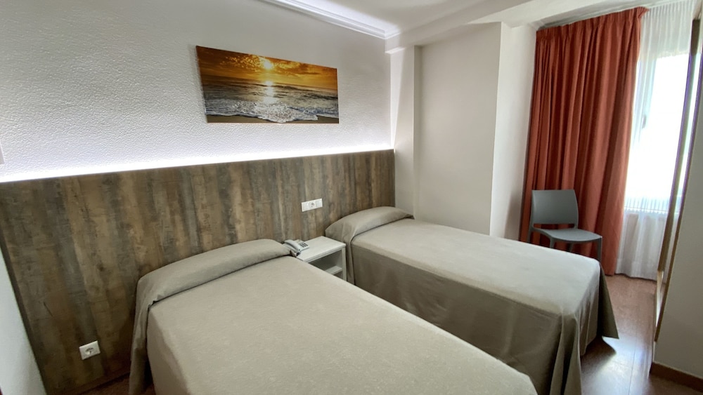 Hostal Pensimar 25/64