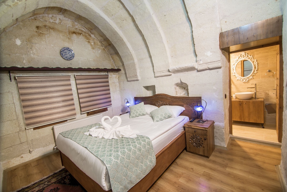 Ozbek Stone House 19/50