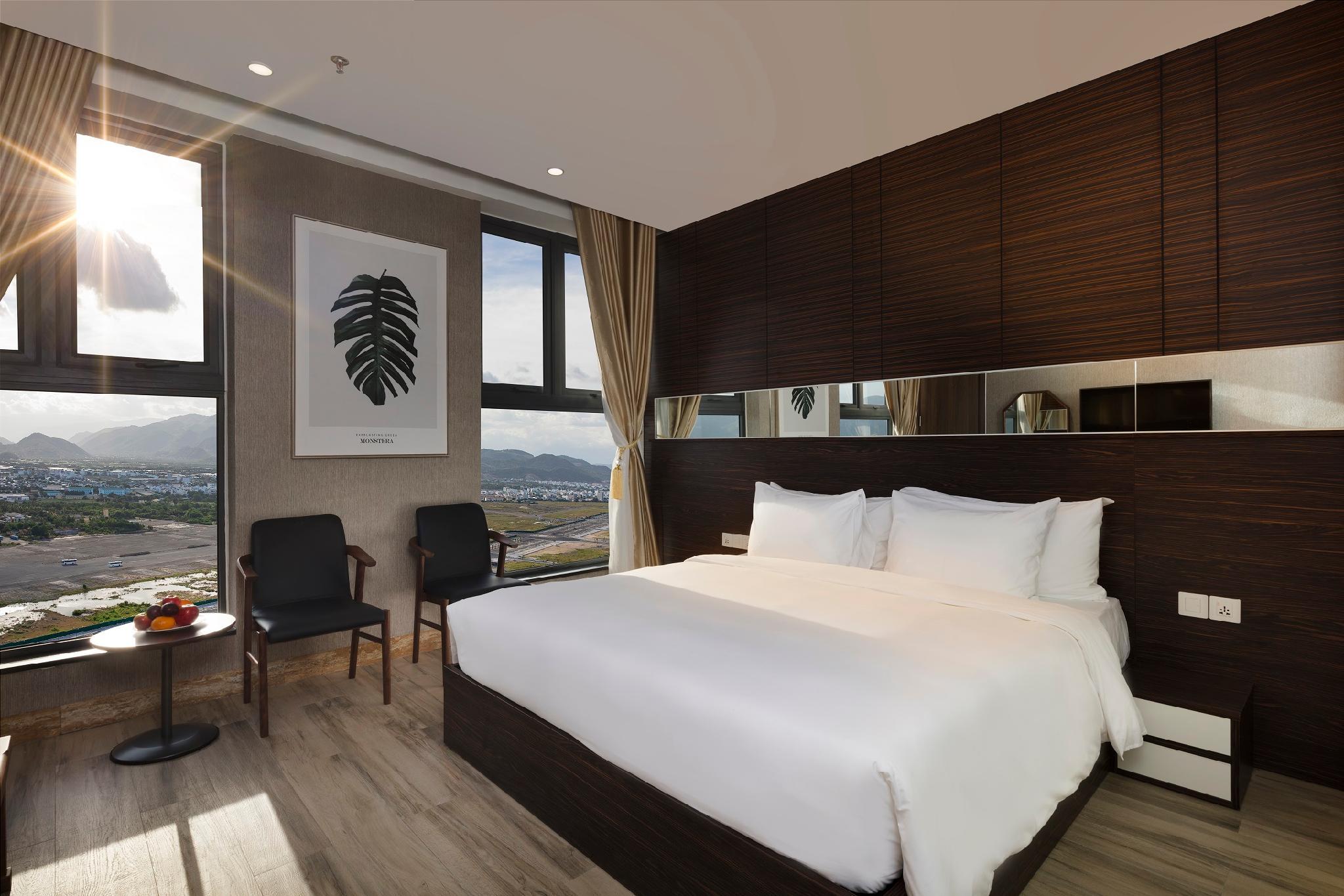 Deluxe, Double or Twin Bed, City View