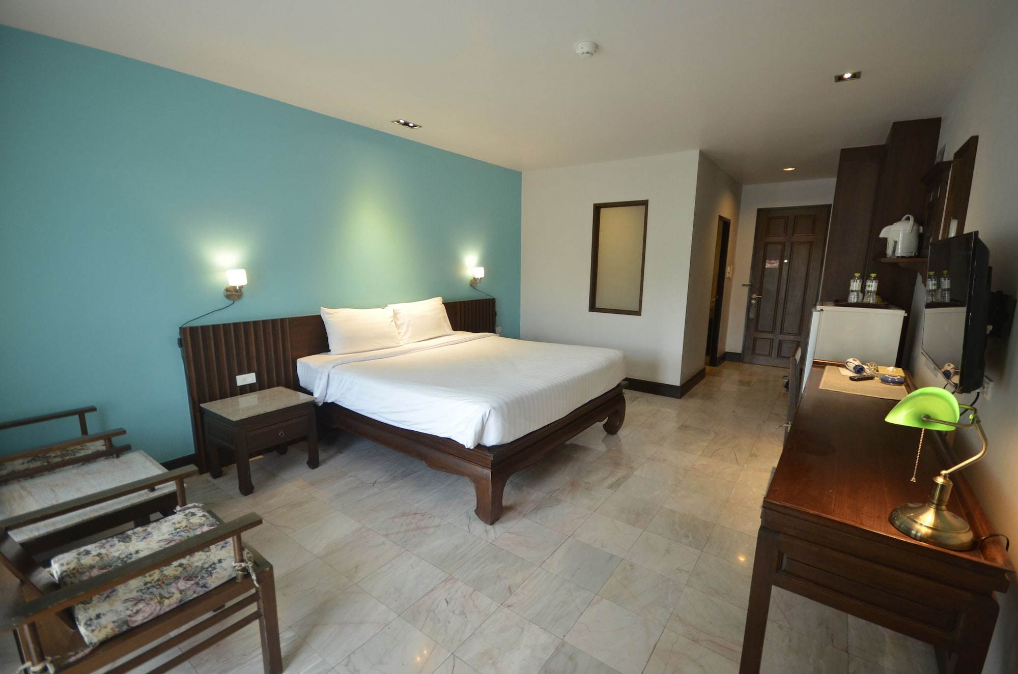 SUPERIOR, KING BED