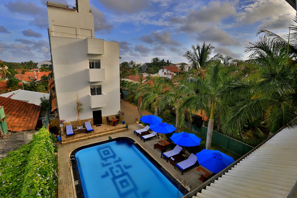 ST. LACHLAN HOTEL AND SUITES 4/64