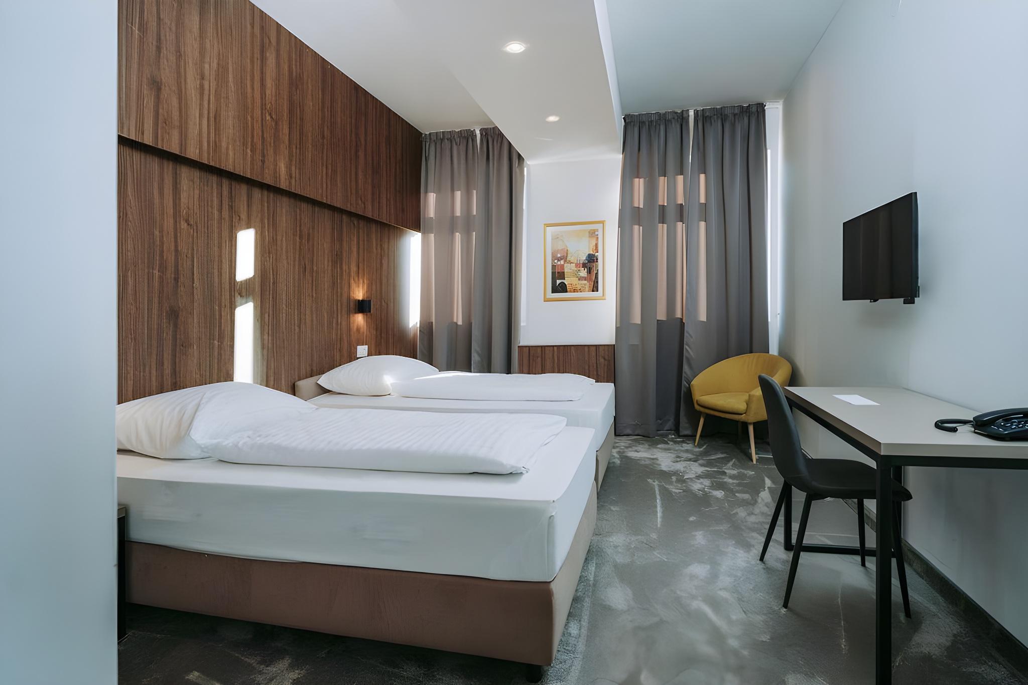 Low, Budget, Twin Beds, 2 Double Beds