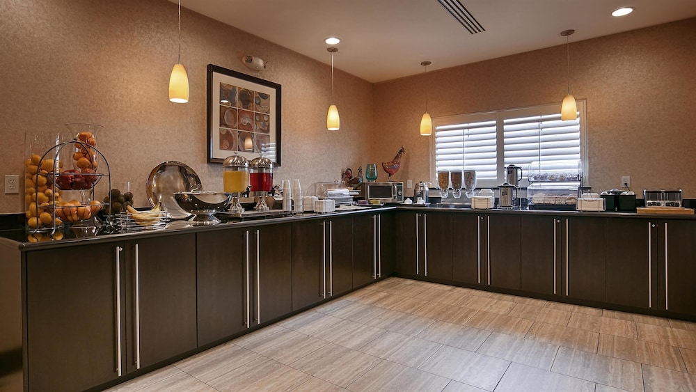 Best Western Plus Lytle Inn and Suites 7/29