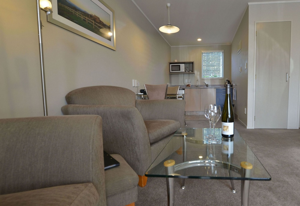 Brougham Heights Motel 20/36