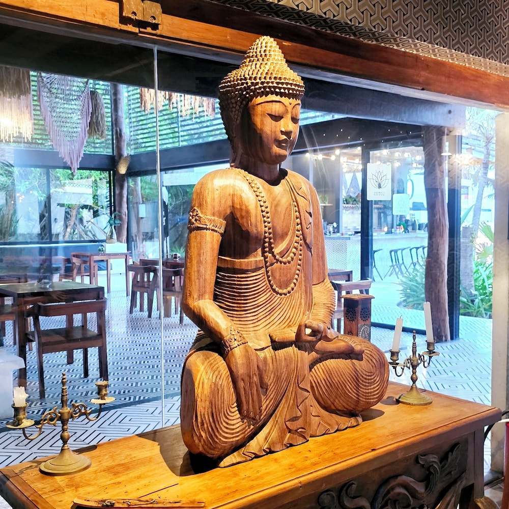 Lotus Beach Hotel 4/49
