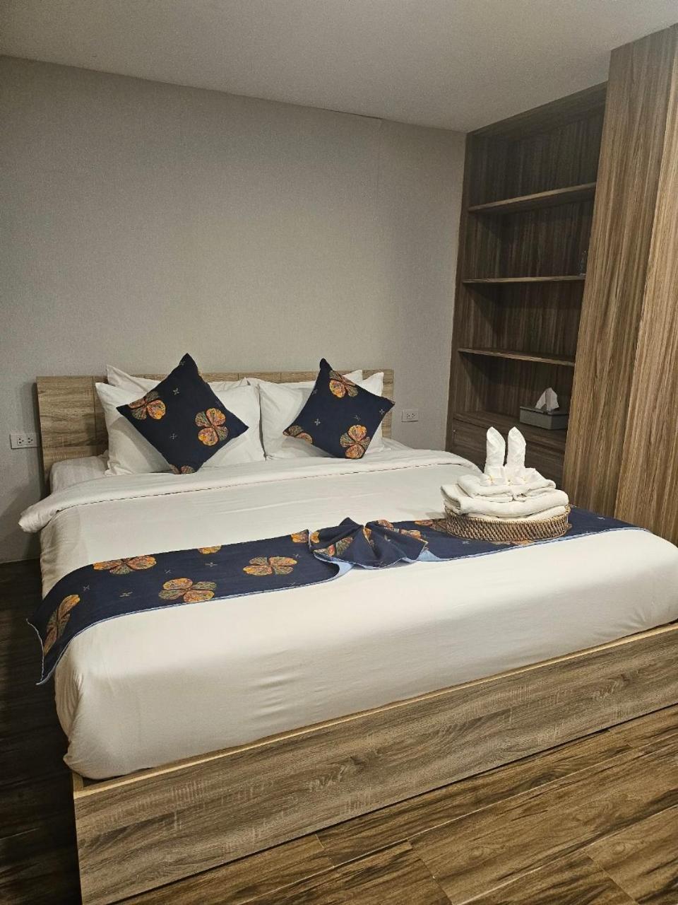 Executive, Suite