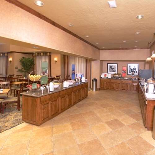 Hampton Inn & Suites Farmington, NM 3/33