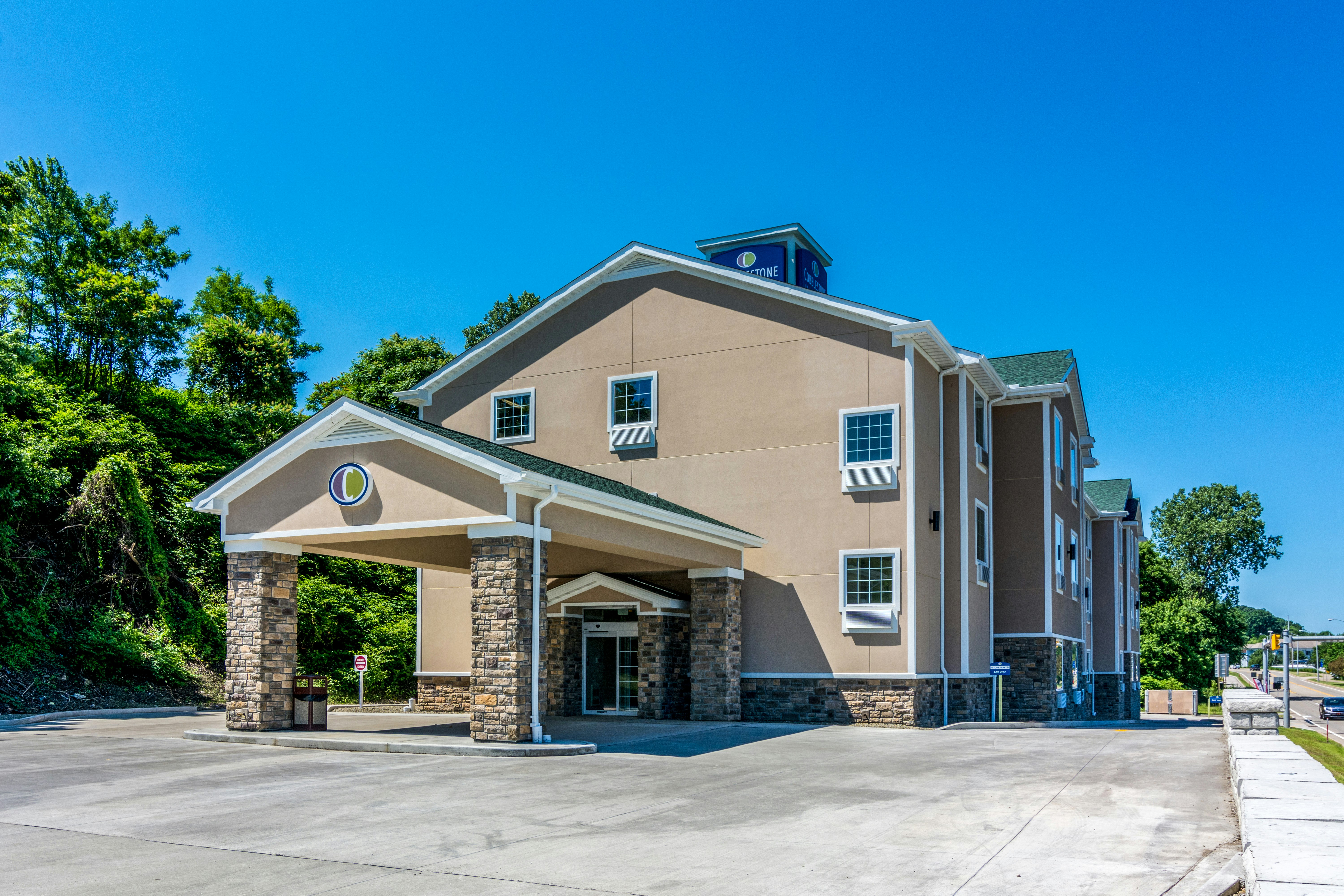 Cobblestone Hotel and Suites - Erie photo3