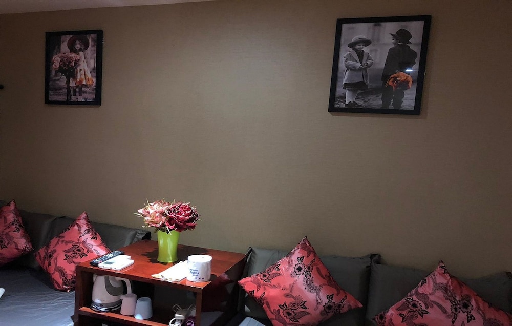 Rich Hotel 35/50