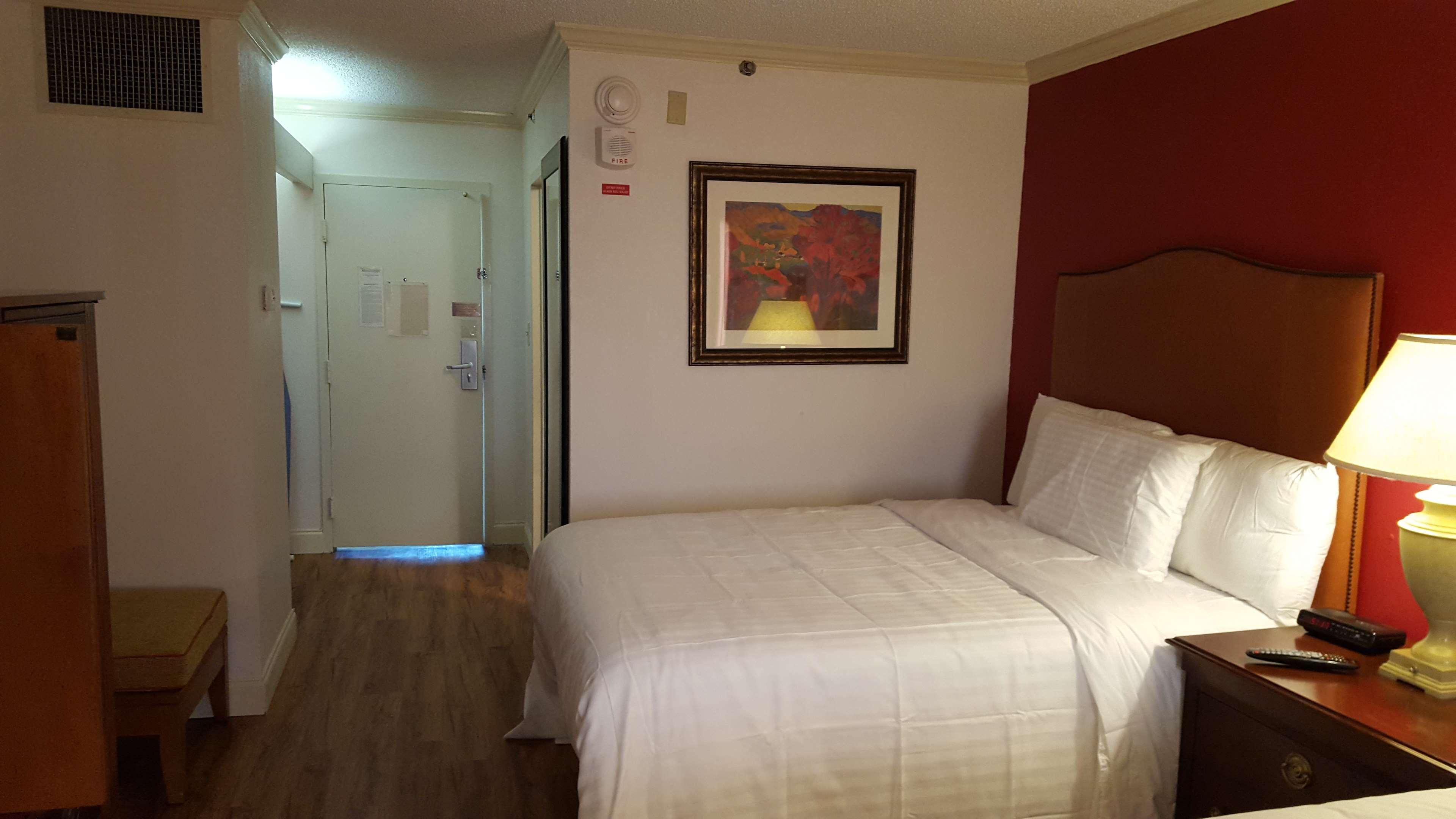 Suite, King Bed, River View, 3 Bathrooms