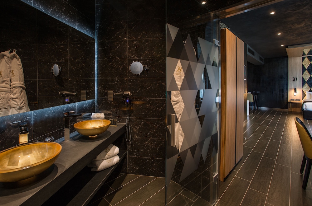 H Hotel Adults Only 66/68