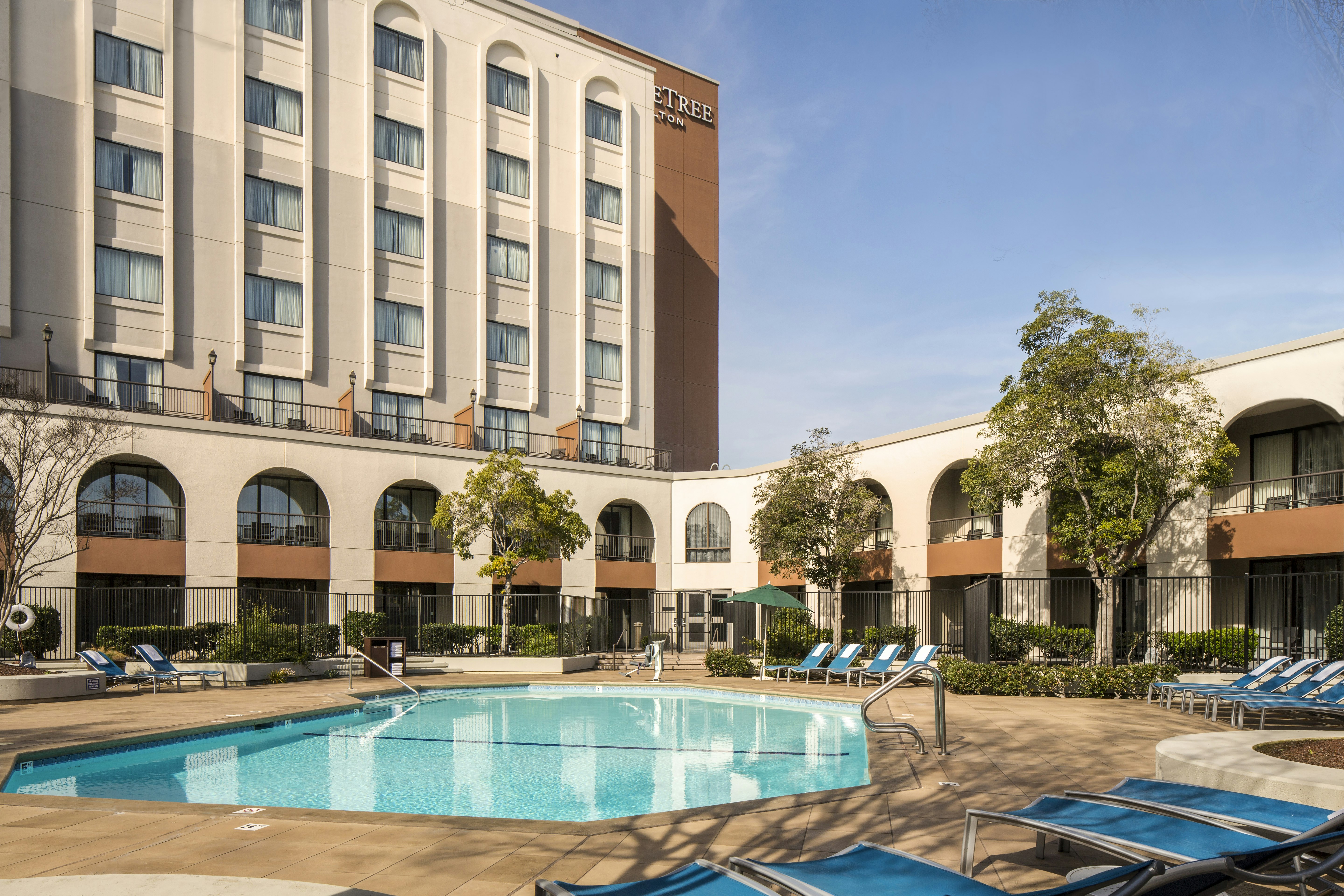 Doubletree By Hilton Newark Fremont 4/76