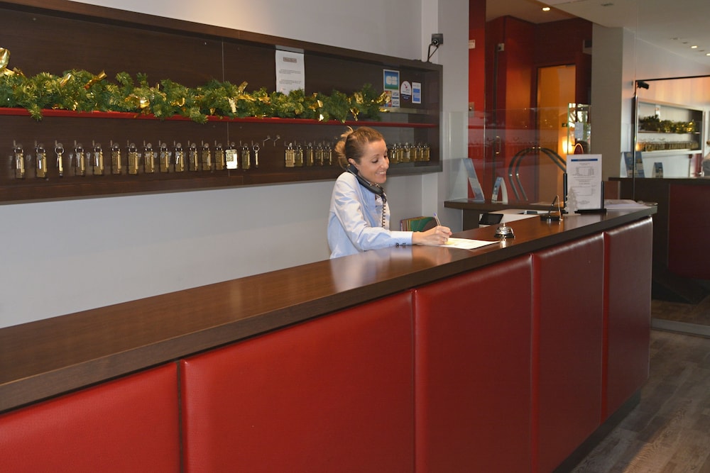 Hotel Du Centre Annemasse 1/21