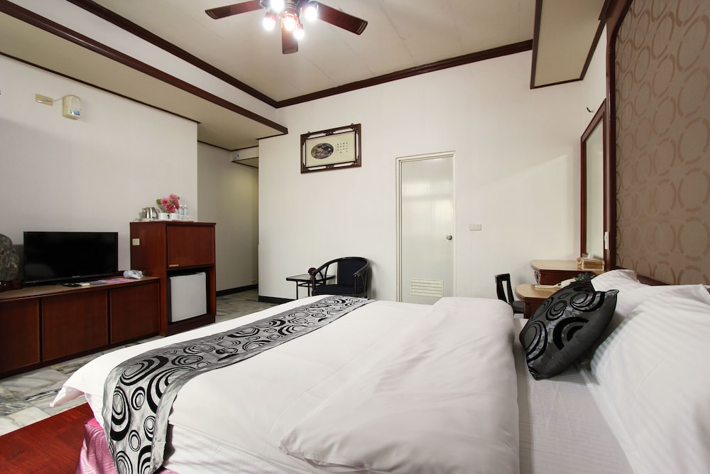 Tau Tau Chu Hotel 22/66