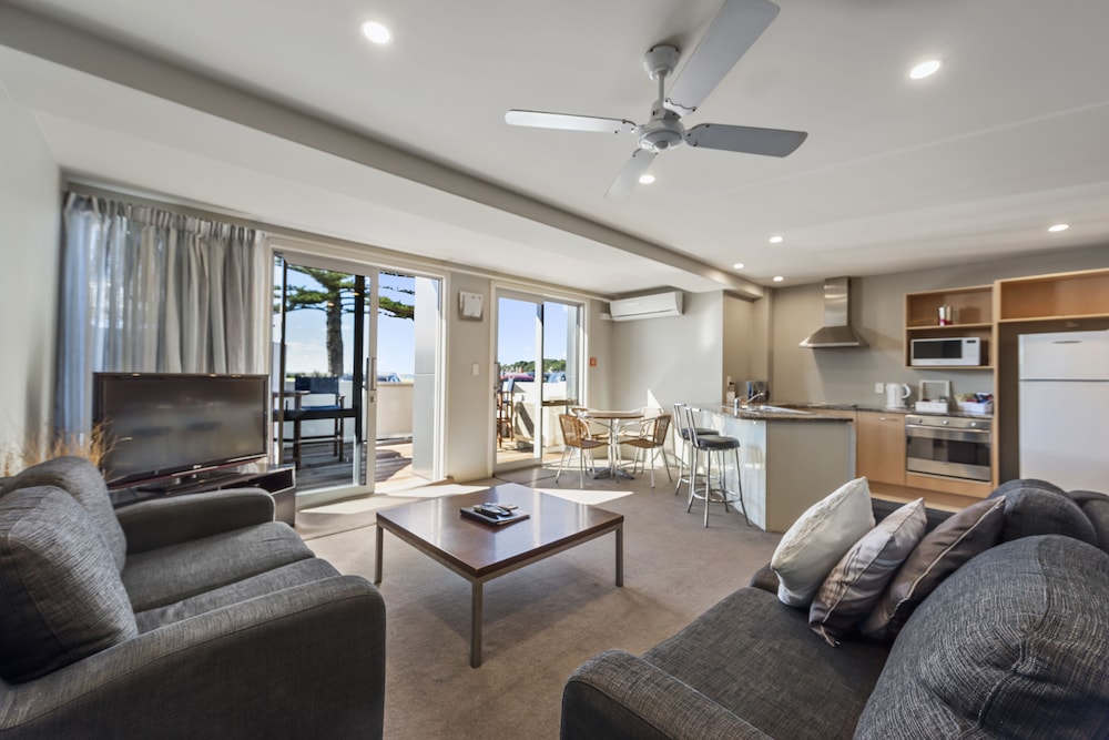 The Pavilions Beachfront Apartments 50/76