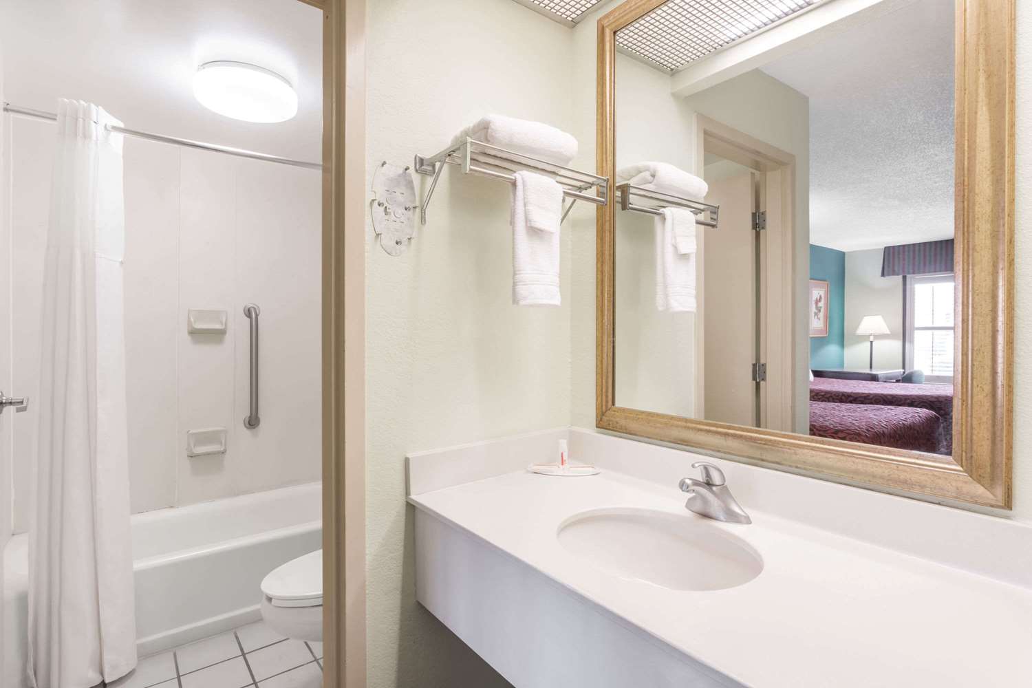 Days Inn By Wyndham Marianna 29/34
