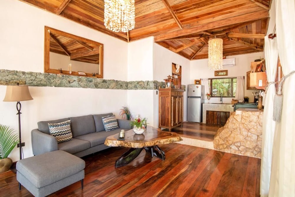 Ocho Artisan Bungalows 45/80